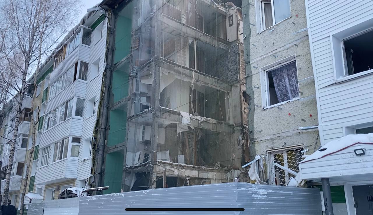 Год назад обрушился дом 6А на улице Мира в Нижневартовске