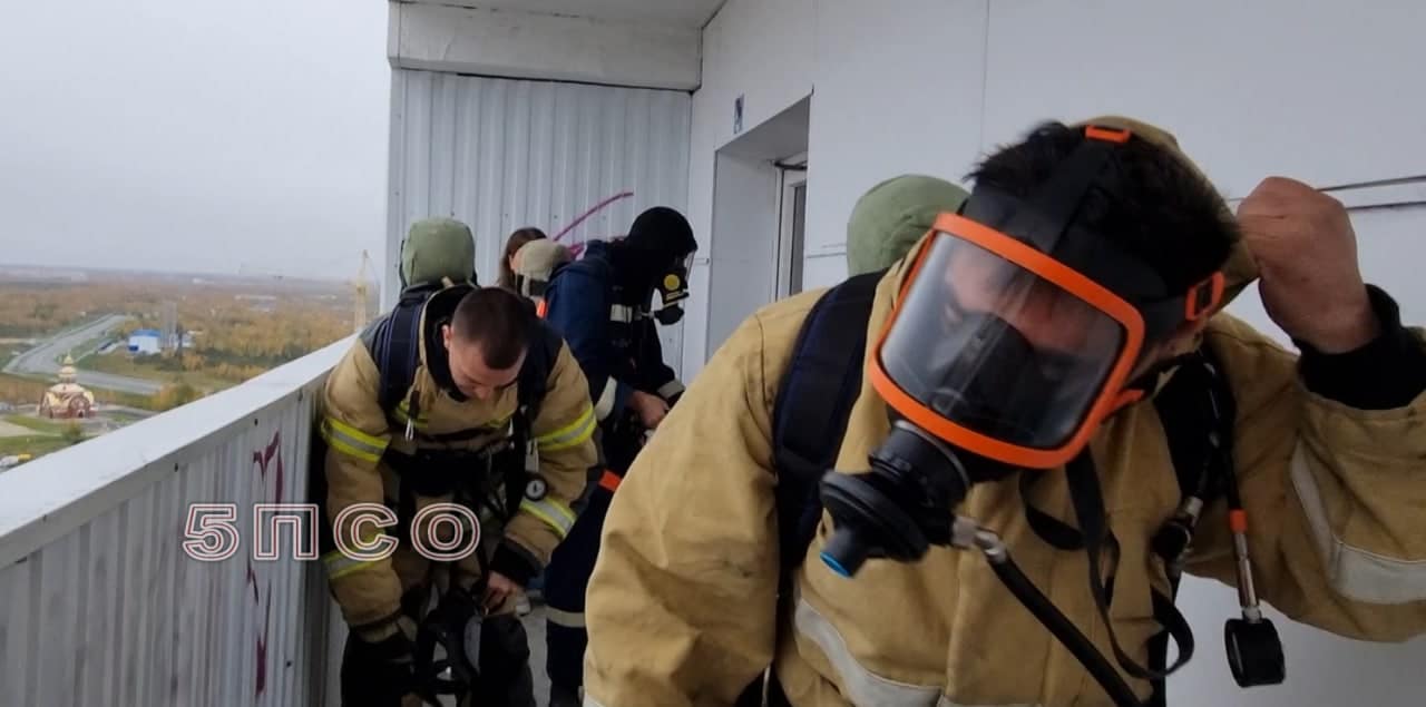 В Нижневартовске пожарные в полном обмундировании преодолеют 20 этажей на время