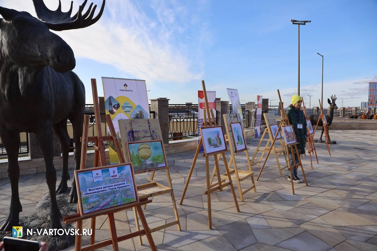 Селфи-мост и скульптурный зоопарк открыли на набережной Нижневартовска