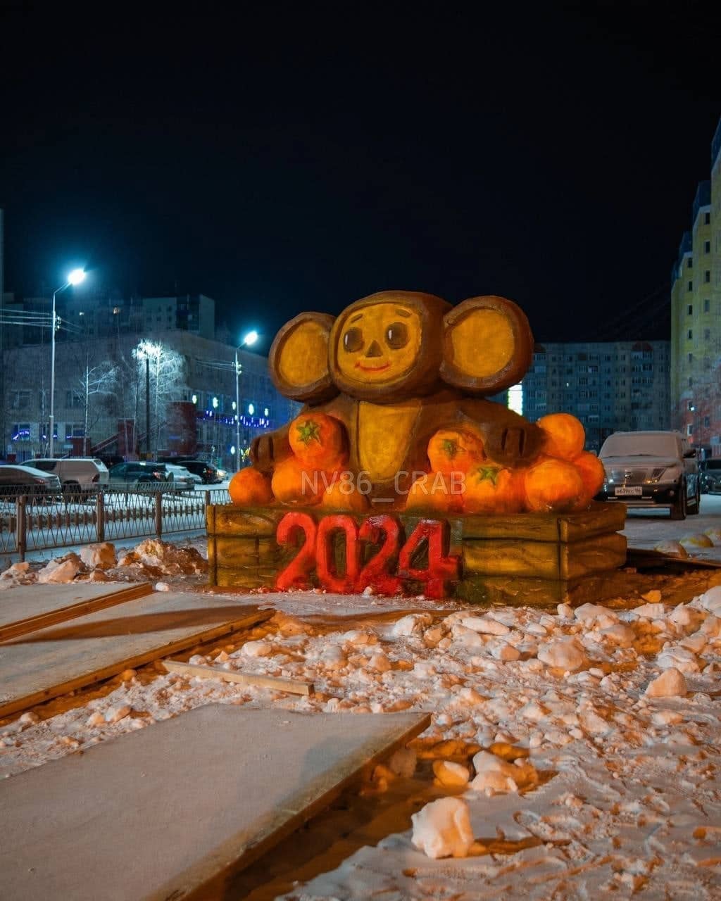 В Нижневартовске появилась скульптура чебурашки с мандаринами